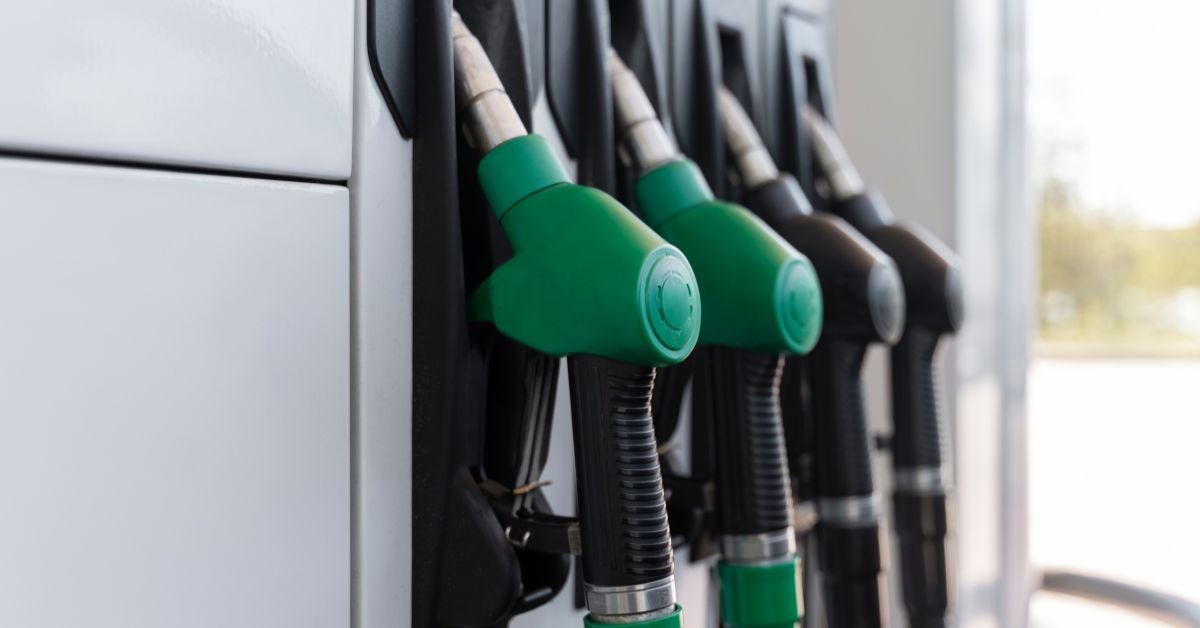 Bomba de combustível, simbolizando combustíveis mais caros em posto no Brasil