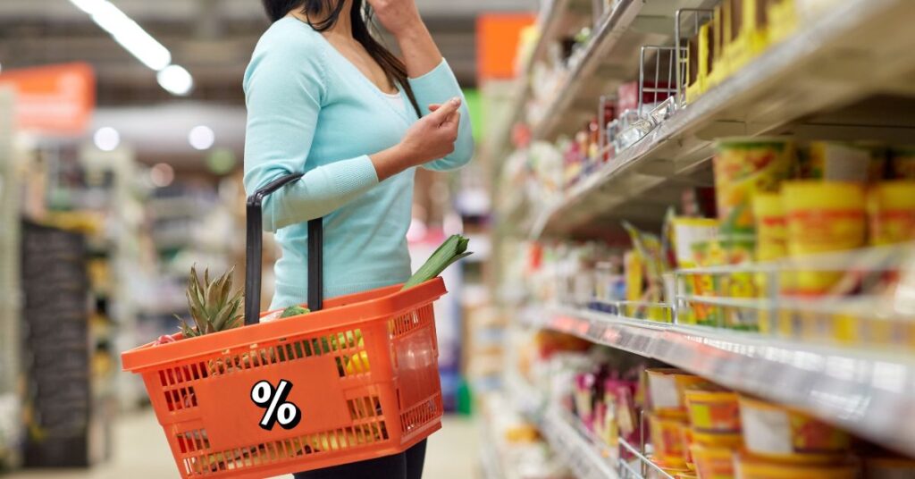 consumo das famílias 2025 sustenta gastos em supermercados apesar dos juros altos.