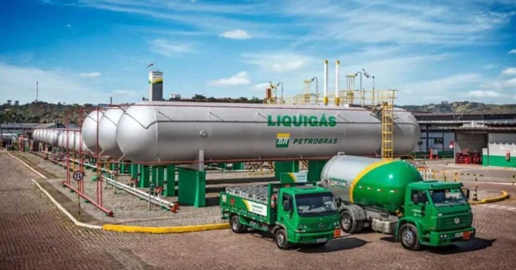 Transporte de gás natural da Petrobras, simbolizando reajuste do preço do gás natural