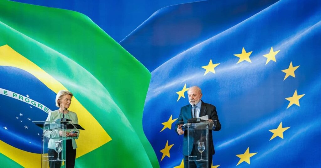 Acordo Mercosul União Europeia assinado por representantes dos blocos