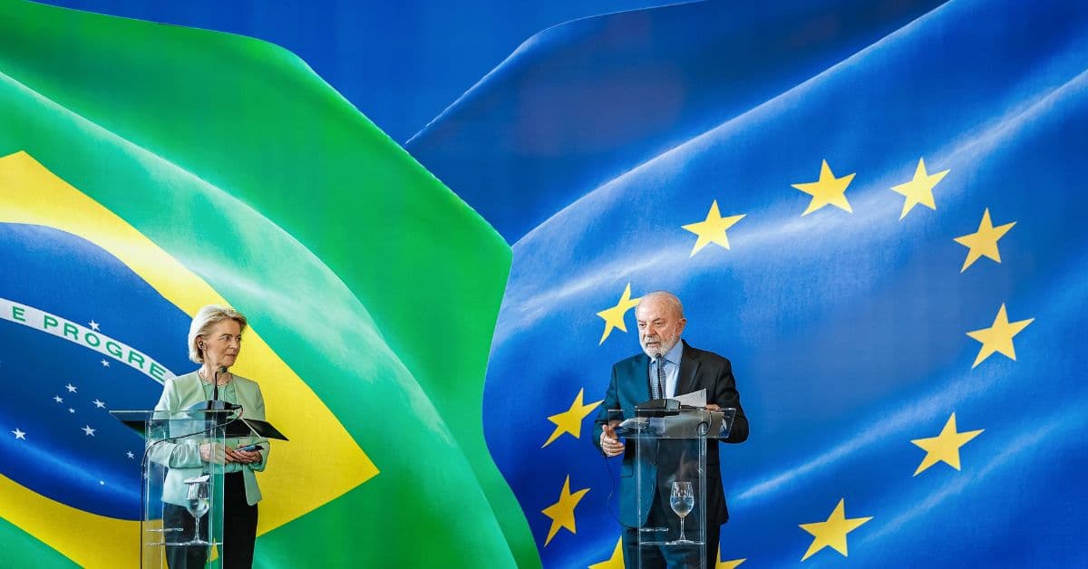 Acordo Mercosul União Europeia assinado por representantes dos blocos