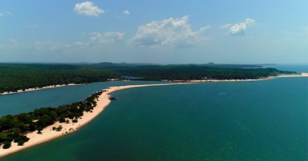 Vista aérea do rio Tapajós no Pará em meio ao debate sobre a concessão do Tapajós