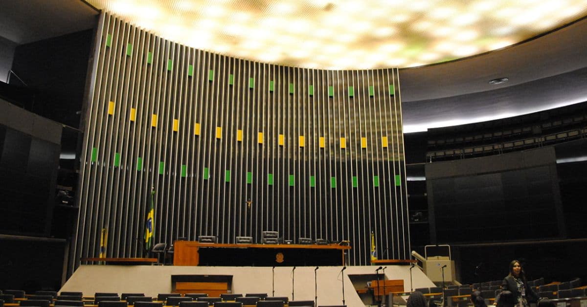 Plenário da Câmara durante sessão sobre gastos da cota parlamentar em 2026