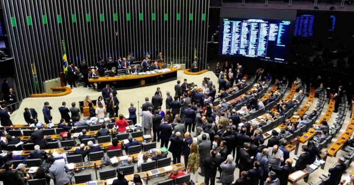 Plenário da Câmara dos Deputados durante sessão que marca a retomada da CPI do Crime Organizado após o Carnaval
