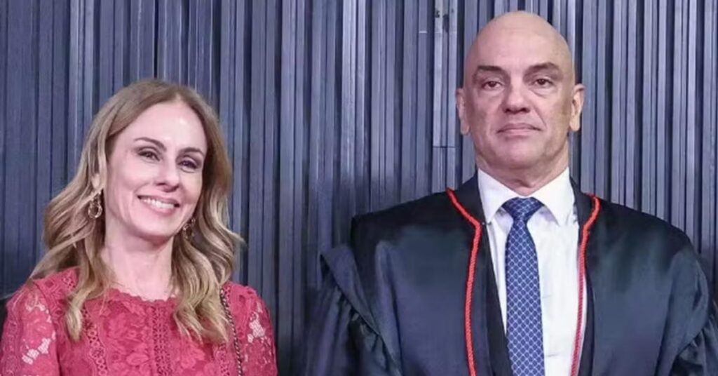Alexandre de Moraes ao lado da esposa em imagem relacionada aos Dados da esposa de Moraes investigados pela PF