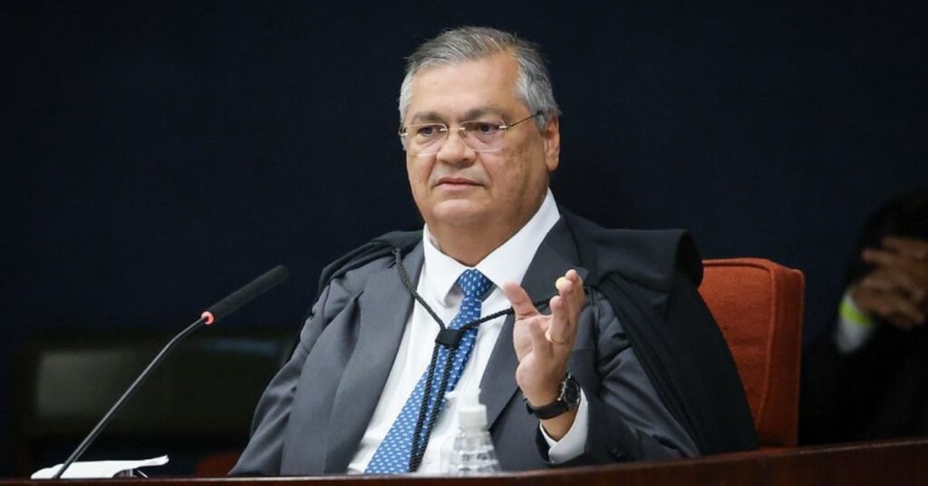 Ministro Gilmar Mendes durante julgamento sobre penduricalhos no STF no plenário