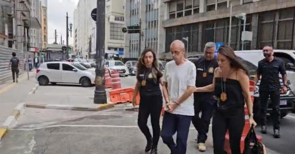 piloto da Latam é preso por policiais civis durante operação no Aeroporto de Congonhas