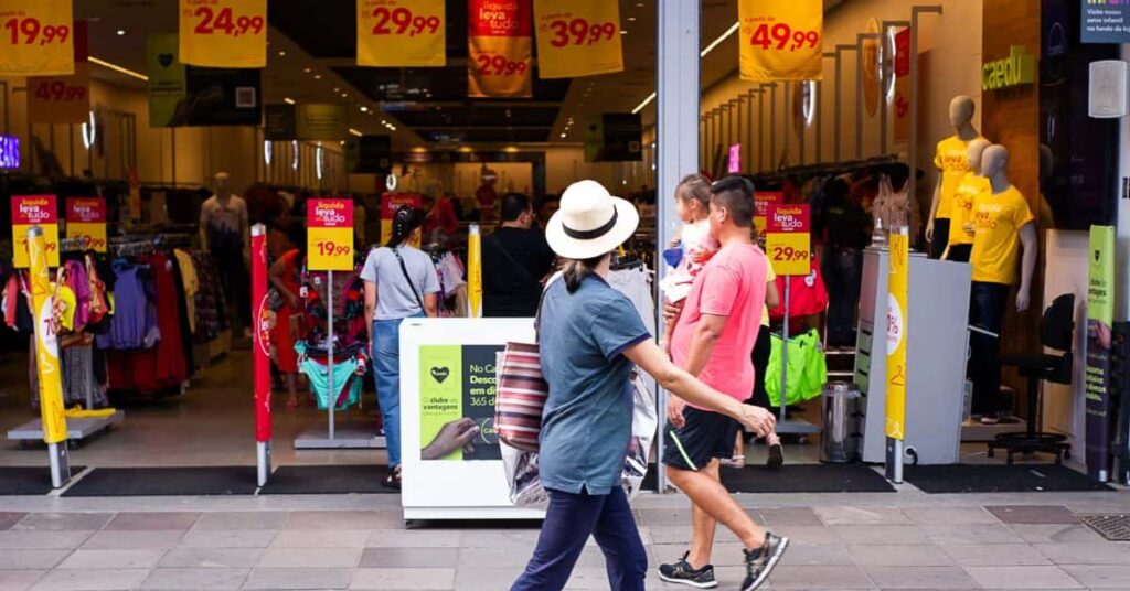 Regras do trabalho no comércio em feriados em loja aberta durante feriado