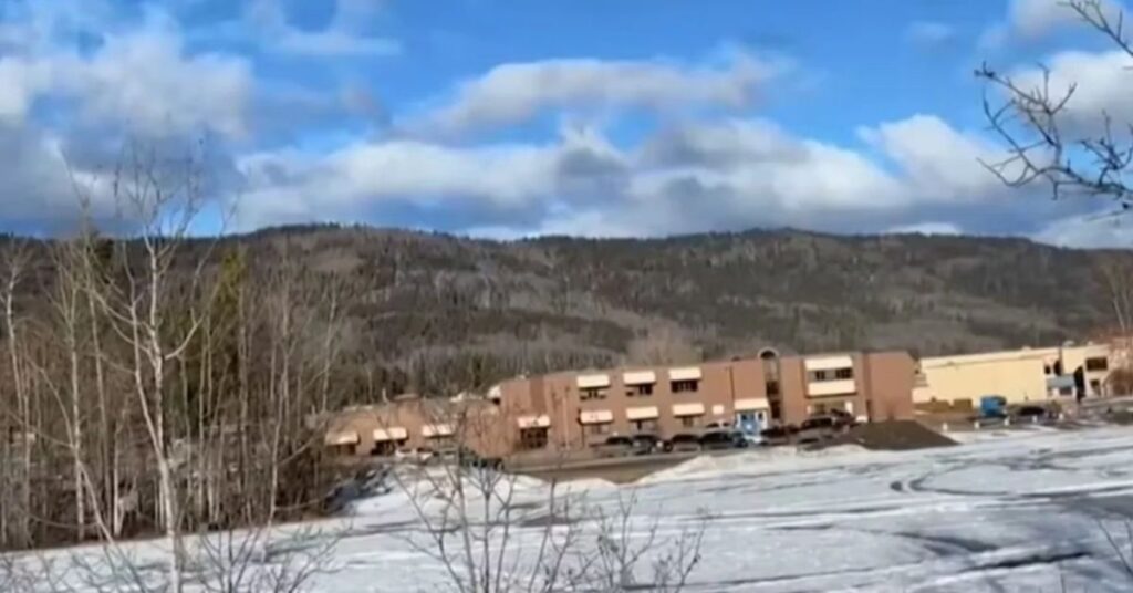 tiroteio em escola no Canadá em Tumbler Ridge na Colúmbia Britânica
