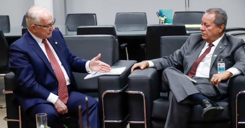 Edson Fachin e Ricardo Alban discutem segurança jurídica na indústria durante reunião no STF