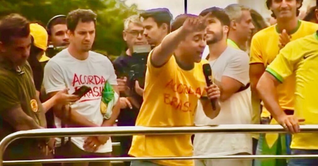 Nikolas Ferreira na Paulista chama Moraes de "Panaca"