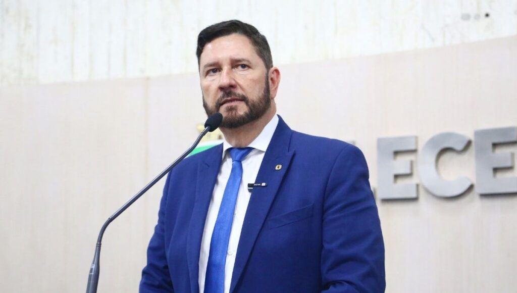 Romeu Aldigueri durante lançamento do pacto contra feminicídio no Ceará na Alece