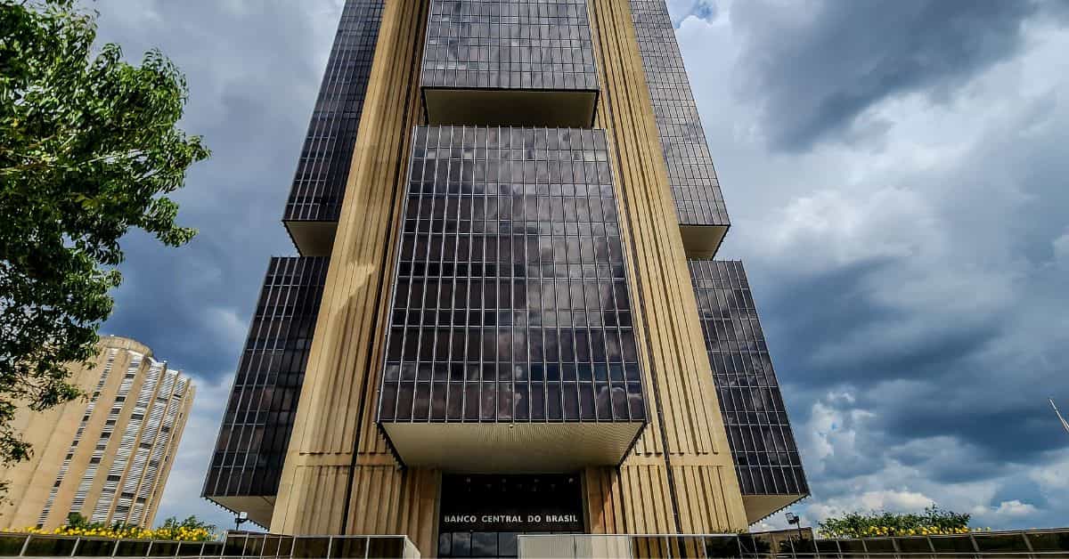 Boletim Focus hoje divulgado pelo Banco Central com projeções de IPCA e Selic