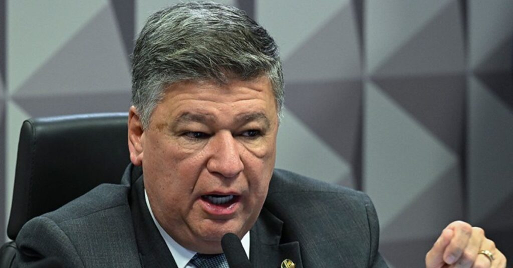 Senador Carlos Viana durante pronunciamento sobre emendas Pix da Lagoinha investigadas pelo STF