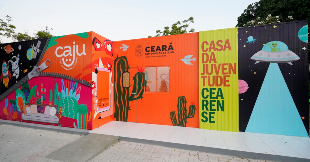 Fachada colorida de uma das Casas da Juventude no Ceará, com grafite artístico e identidade visual do projeto em Fortaleza - Foto: Divulgação/Governo do Ceará