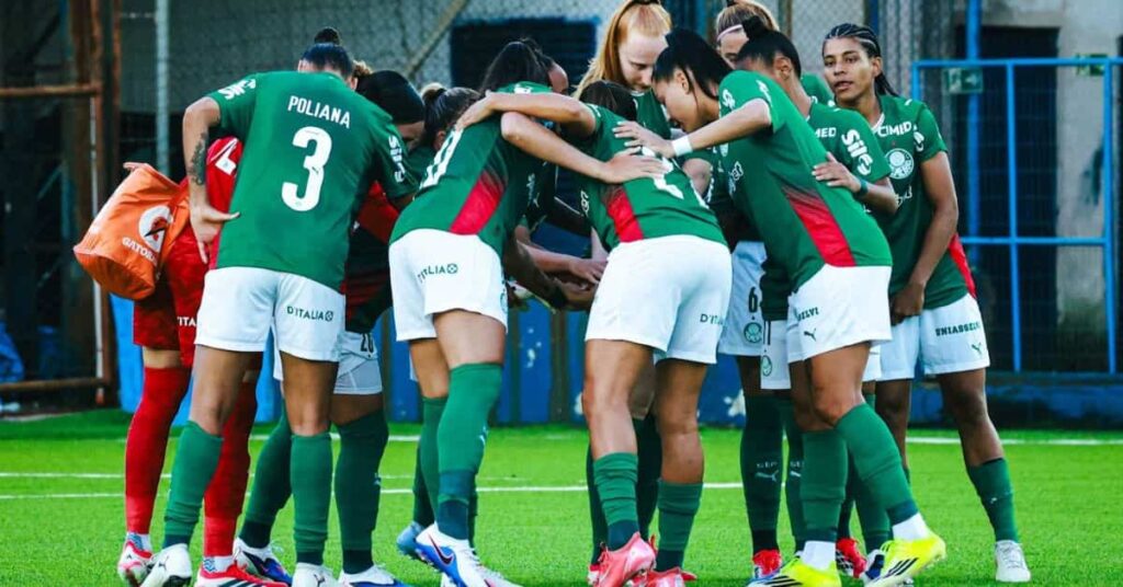 Foto do time feminino do Palmeiras, que deve frequentar CT feminino do Palmeiras