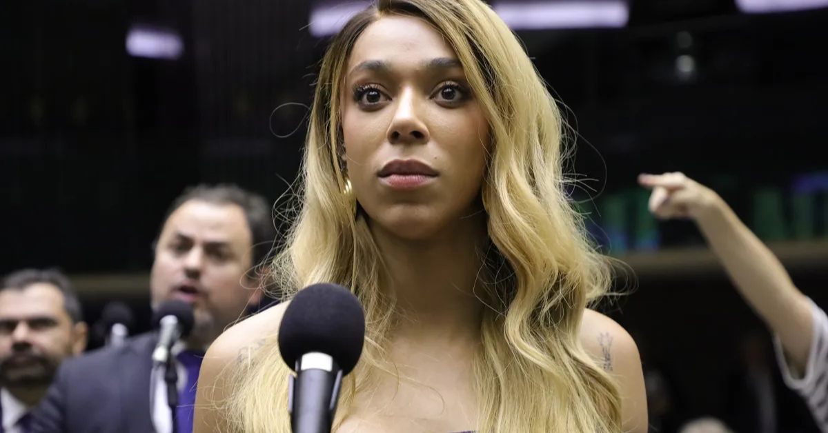 Erika Hilton durante sessão da Câmara após ser eleita presidente da Comissão da Mulher - Foto: Mário Agra/Câmara dos Deputados