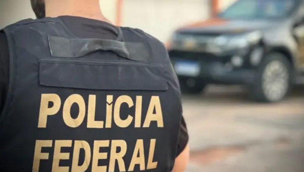 Agente da Polícia Federal durante operação em meio a estado de greve da PF