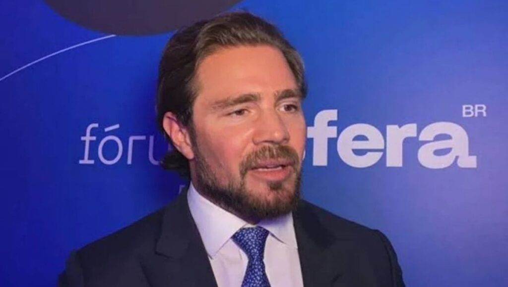 Daniel Vorcaro, dono do Banco Master, durante evento empresarial