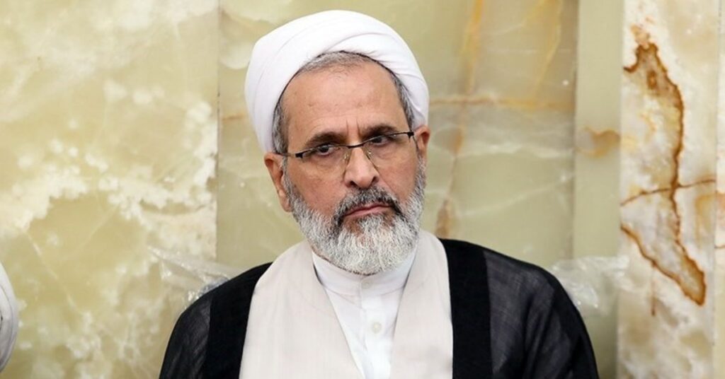 O líder supremo interino Irã, Alireza Arafi, 67 anos, foi eleito em 1º de março pelo Conselho de Discernimento e passa a integrar o comando provisório até que a Assembleia de Peritos defina o novo líder supremo do país.