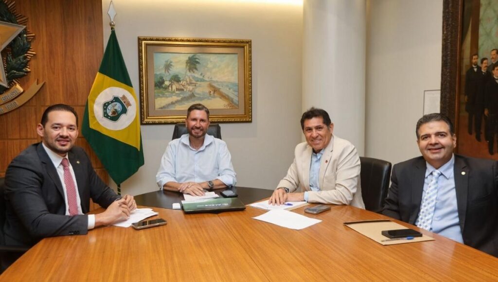 Mesa Diretora da Alece reunida em Fortaleza aprova criação da Medalha Ariosto Holanda