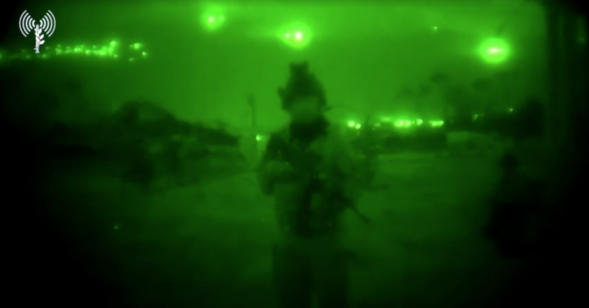 soldado israelense em operação noturna durante ofensiva israelense no sul do Líbano - Foto: Reprodução/Yotube