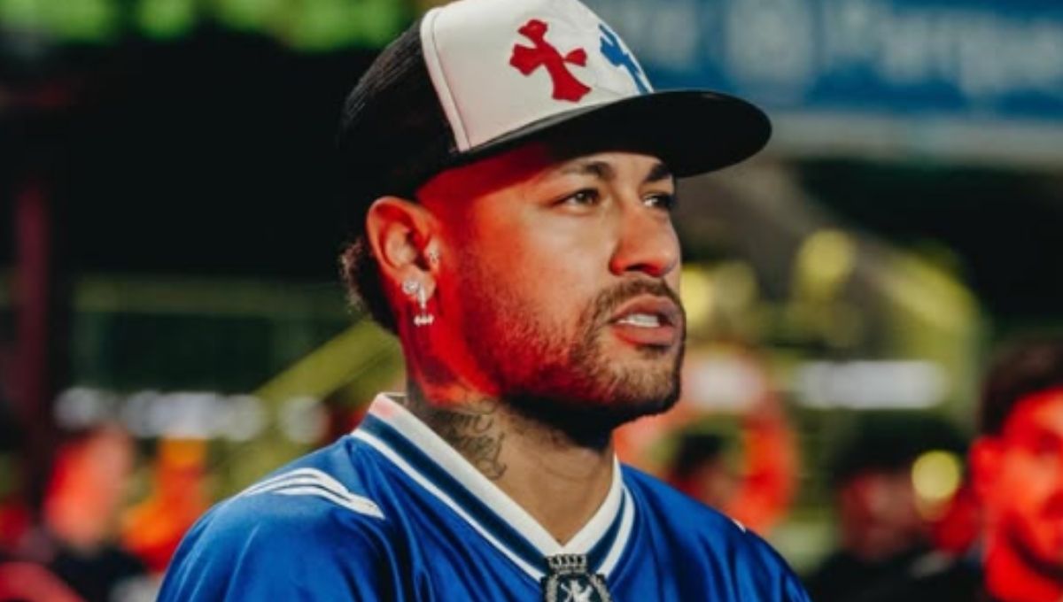 jogador de futebol brasileiro em evento esportivo relacionado a notícia sobre processo trabalhista contra Neymar