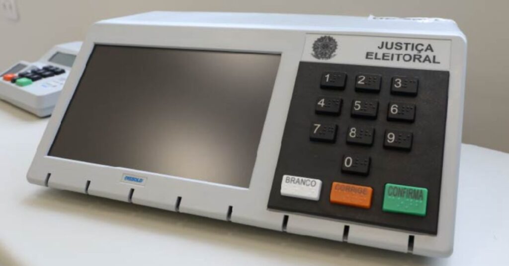 Urna eletrônica da Justiça Eleitoral usada nas regras para eleições 2026