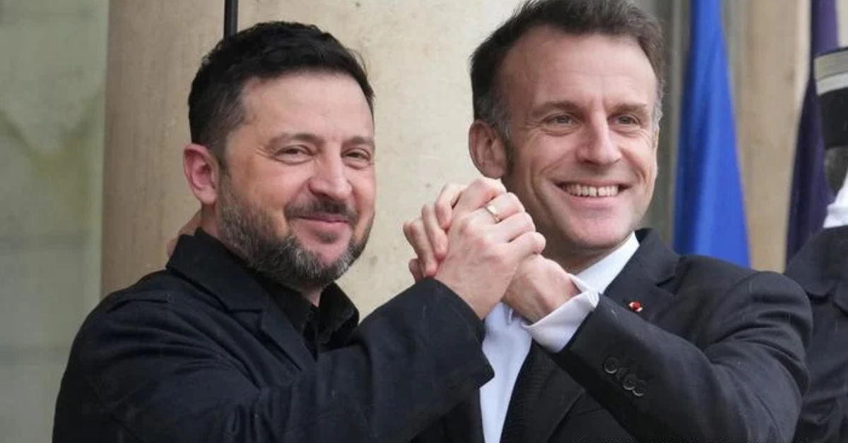 Volodymyr Zelenskiy e Emmanuel Macron durante encontro em Paris sobre sanções ao petróleo russo - Foto: Reprodução/Redes Sociais