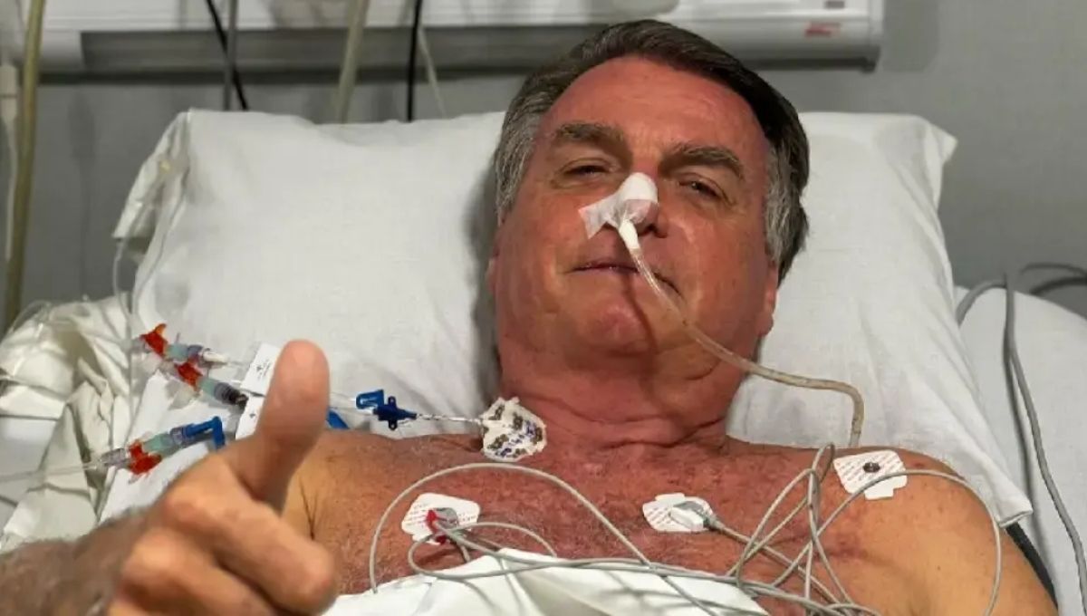 Jair Bolsonaro internado em hospital com equipamentos médicos e monitoramento na UTI