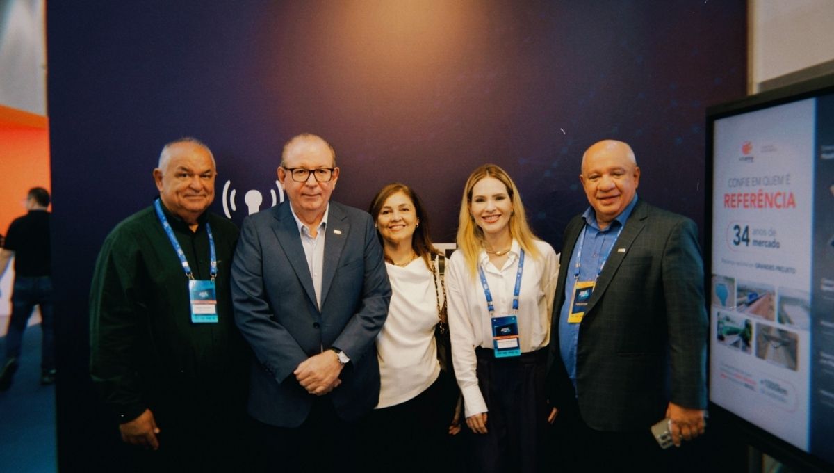 Juarez Holanda, Ricardo Cavalcante e Rosângela Cavalcante, Magnólia Burlamaqui e Pedro Alfredo Neto na Feira da Indústria FIEC