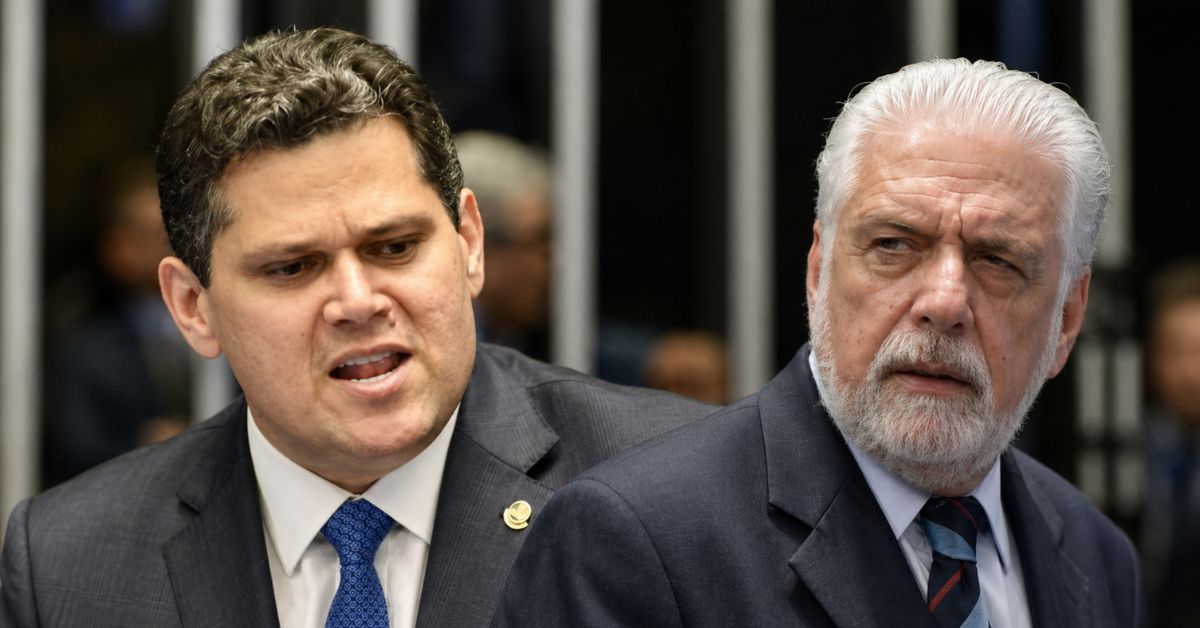 Davi Alcolumbre e Jaques Wagner em montagem sobre derrota de Jorge Messias e crise no voto secreto do Senado