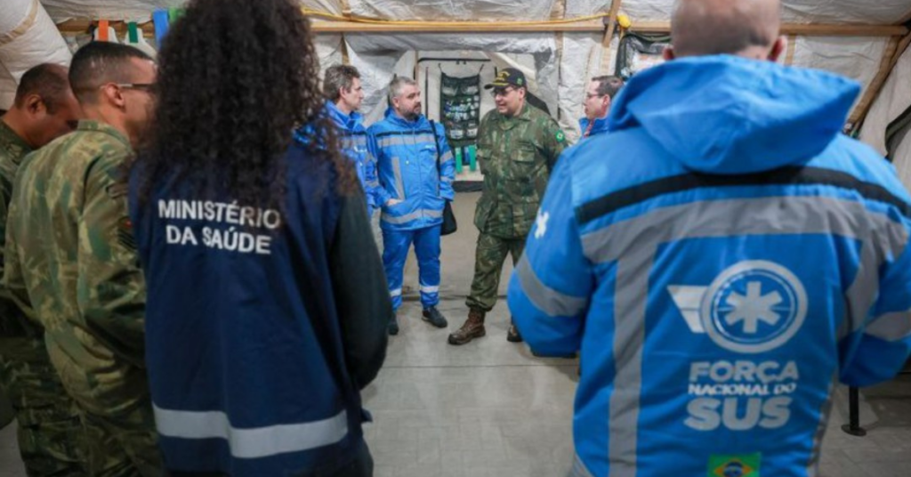 Militares do Exército e equipes da Força Nacional do SUS em operação contra chikungunya em Dourados MS - Foto: Reprodução/Julia Prado/MS