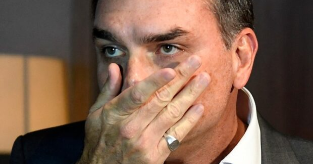 Estratégia de Flávio Bolsonaro em Minas e impacto na eleição - Foto: DANIEL RAMALHO/AFP