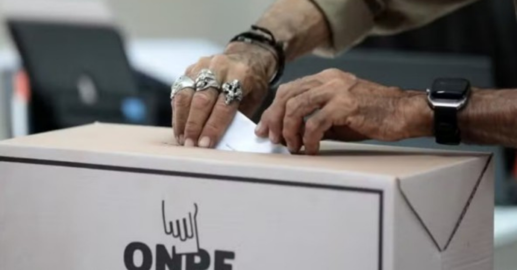 Eleitores aguardam votação após falha nas eleições do Peru por falta de cédulas - Foto: Reprodução/Redes Sociais