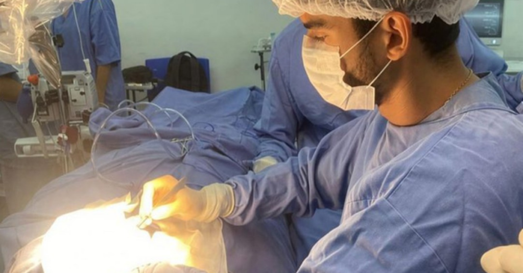 Cirurgia de implante coclear realizada pelo SUS em hospital público - Foto: Reprodução/hulw-ufpb