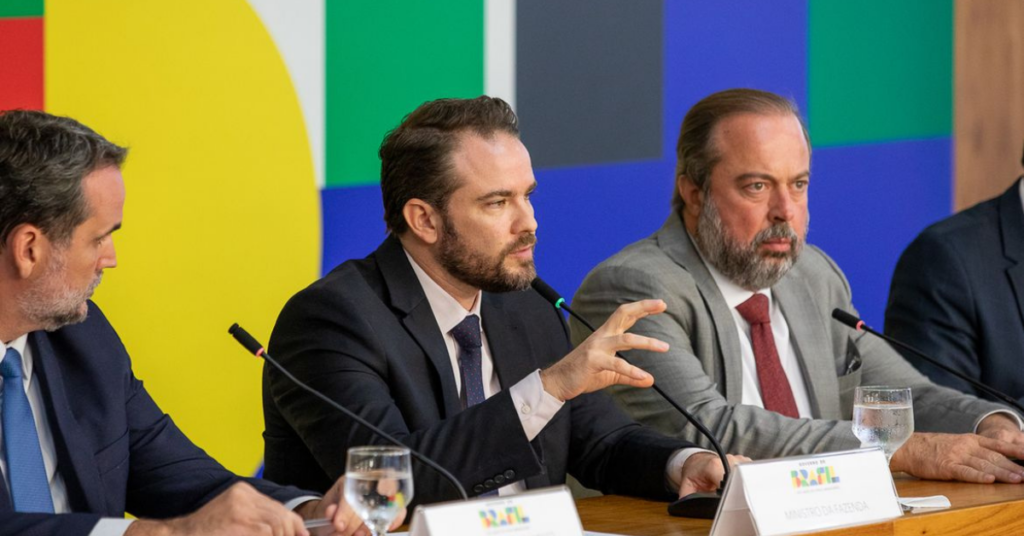 Carteira de cigarro com aumento de preço após alta do imposto no Brasil - Foto: Washington Costa/MF