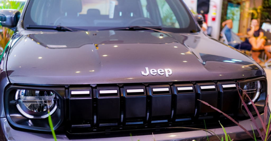 Jeep Renegade 2027 com tecnologia híbrida leve em destaque - Foto: Divulgação
