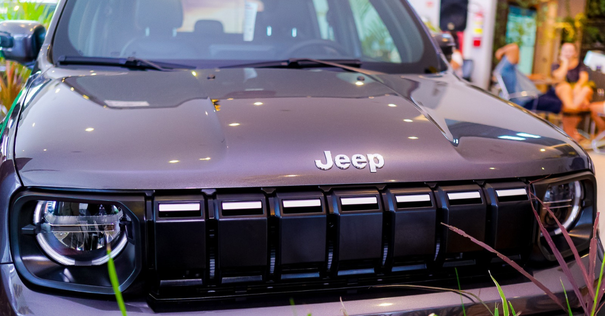 Jeep Renegade 2027 com tecnologia híbrida leve em destaque - Foto: Divulgação