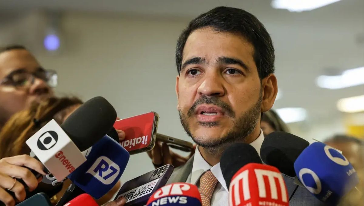 Jorge Messias fala à imprensa antes da sabatina no Senado para vaga no STF