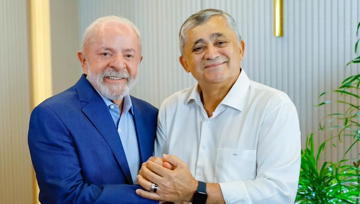 Luiz Inácio Lula da Silva ao lado de José Guimarães após anúncio da articulação política no governo
