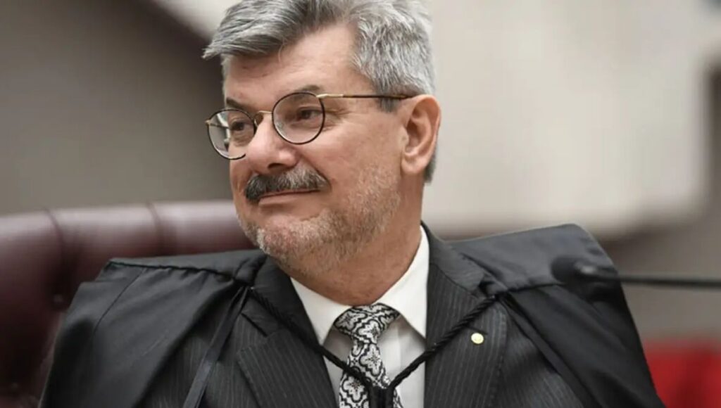 Marco Buzzi, ministro do STJ, afastado do cargo, manteve salário com indenizações