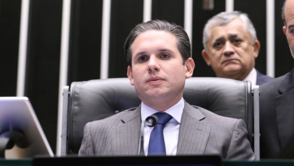 Deputados na Câmara durante votação da PEC da jornada 6x1 na CCJ