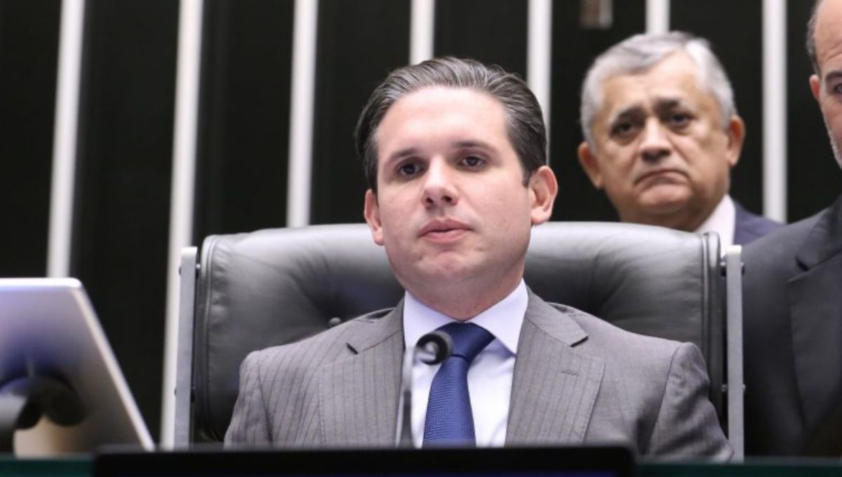 Deputados na Câmara durante votação da PEC da jornada 6x1 na CCJ