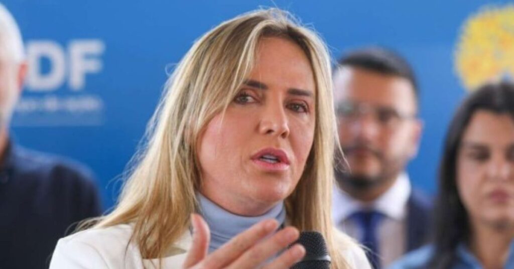Celina Leão, governadora do Distrito Federal, durante agenda pública do GDF antes de ser internada com pneumotórax em Brasília.