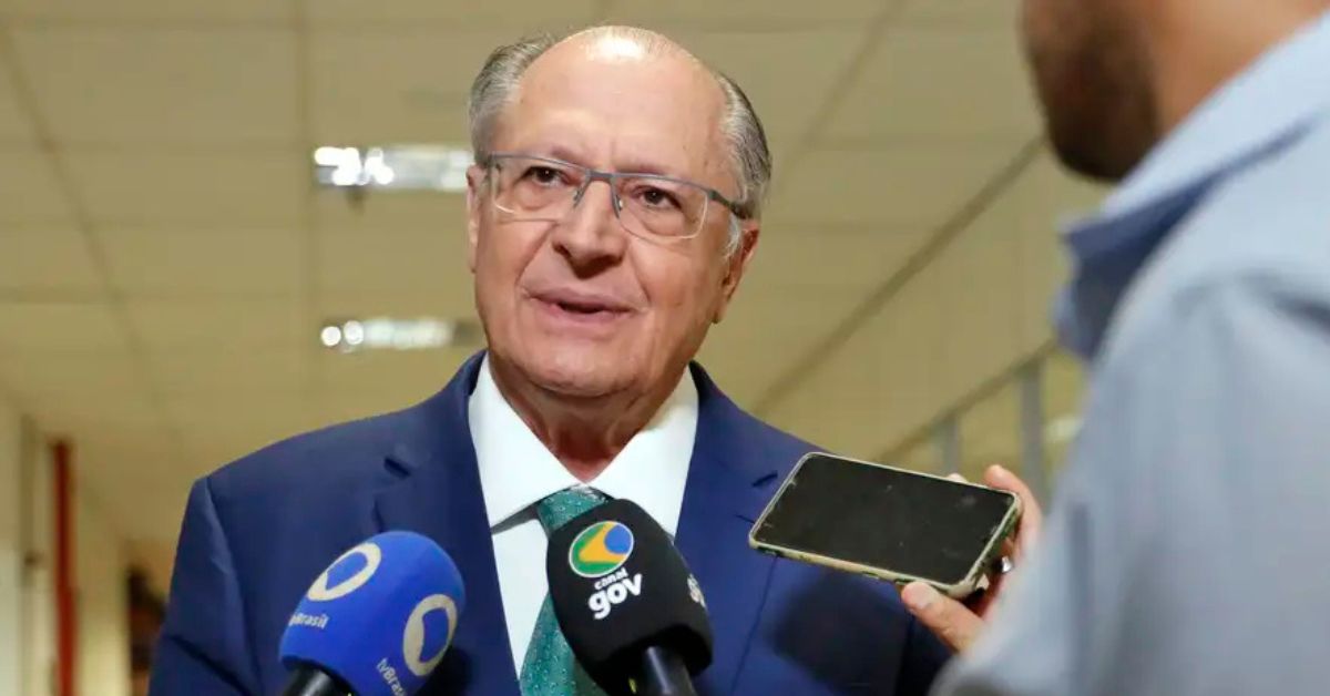 Geraldo Alckmin fala com jornalistas sobre mandato para ministros do STF e reforma do Judiciário