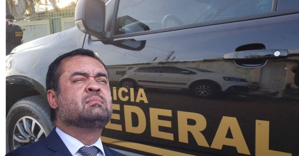 Cláudio Castro diante de viatura da Polícia Federal