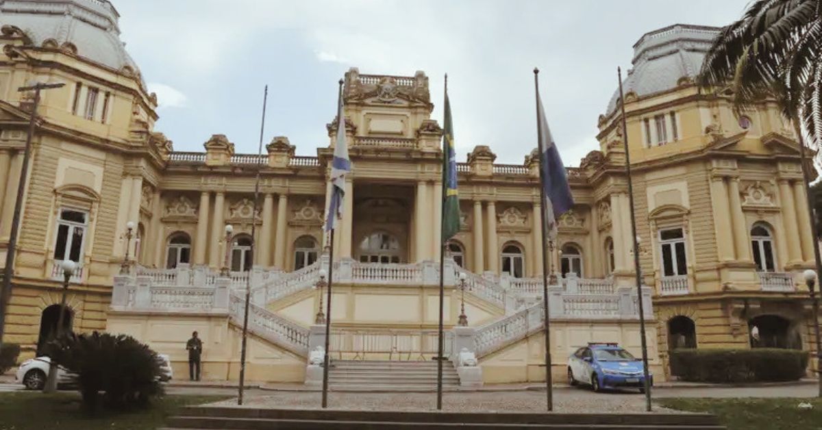 Palácio Guanabara, sede do governo do Rio, onde grampos foram encontrados no gabinete do governador.