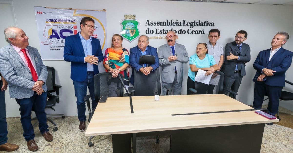 Representantes da ACI e da Alece participam do lançamento do Prêmio ACI de Jornalismo 2025/2026 em Fortaleza.