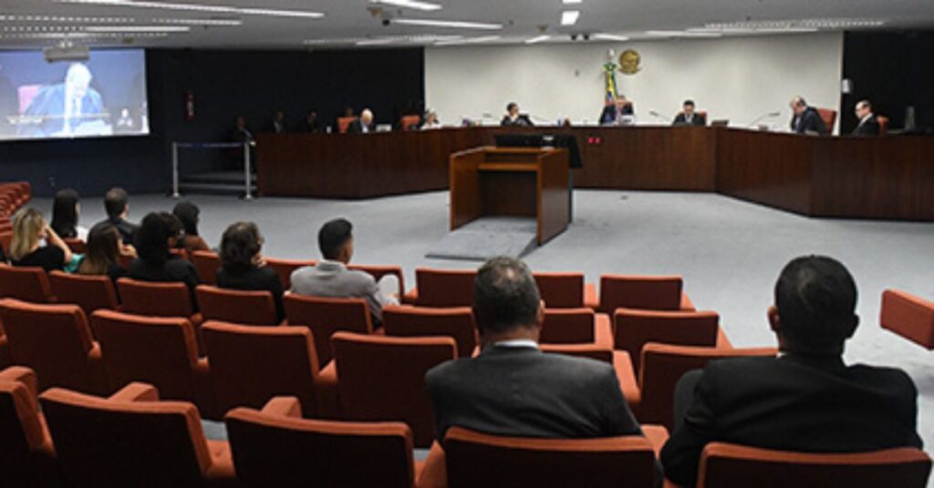 Sessão da Primeira Turma do STF em imagem de arquivo usada em matéria sobre aposentadoria compulsória de juízes.